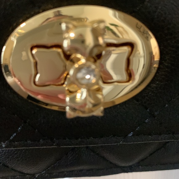 Crossbody - Picture 3 of 8